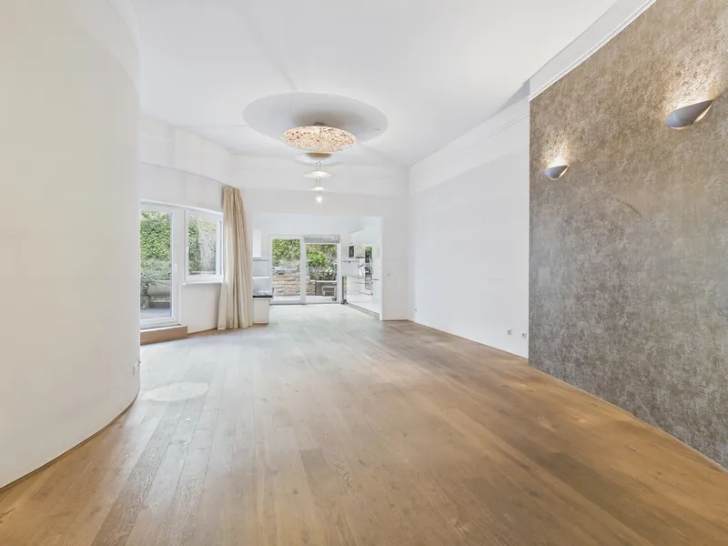 Taunusstraße: Einzigartige 3-Zimmer-Stadtwohnung mit Aufzug, Balkon und romantischer Terrasse, Wiesbaden – Bild 3