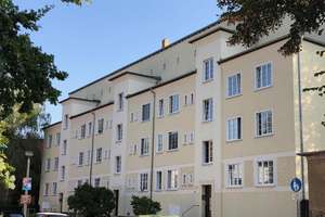 ++Eigennutz oder Kapitalanlage++ Im Grünen gelegene helle 2-Raum-Wohnung mit Tageslichtwannenbad