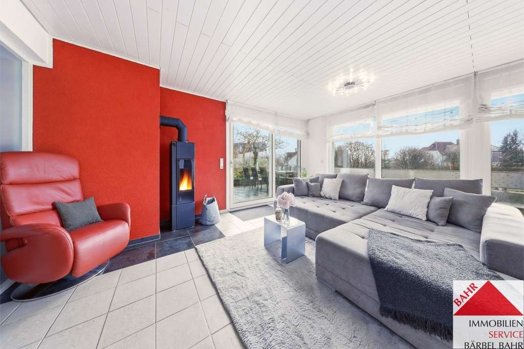 Immobilie in Herrenberg - Großzügiges Zweifamilienhaus mit großem Grundstück in Herrenberg-Gültstein
 - Bild 2