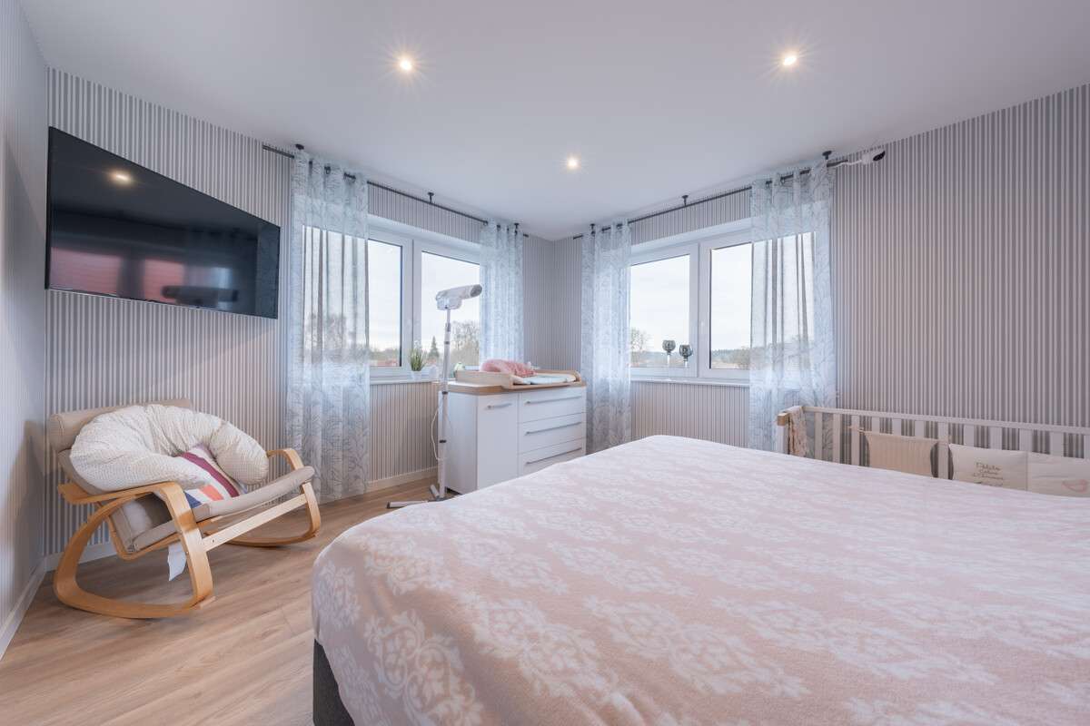 Immobilie in Bippen - Modernes Familienanwesen

Großzügigkeit, Design und Zukunftssicherheit in perfekter Harmonie - Bild 9