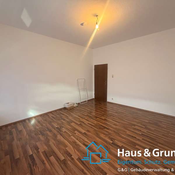 *** gepflegte 3-Zimmer-Wohnung in zentraler Lage - WG-geeignet ***