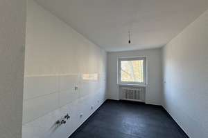 1 Monatsmiete frei! Geräumige 2 Zimmerwohnung mit Balkon – Gerhart-Hauptmann-Straße 2, 47226 Rheinhausen-Mitte, Duisburg – Vorschaubild 1