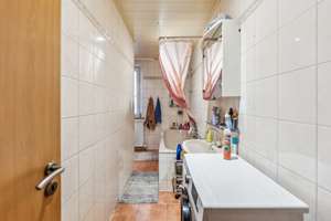 Wohnhaus mit 3 abgeschlossenen Wohneinheiten – Die vollständige Adresse der Immobilie erhältst du vom Anbieter., 91710 Gunzenhausen – Vorschaubild 3