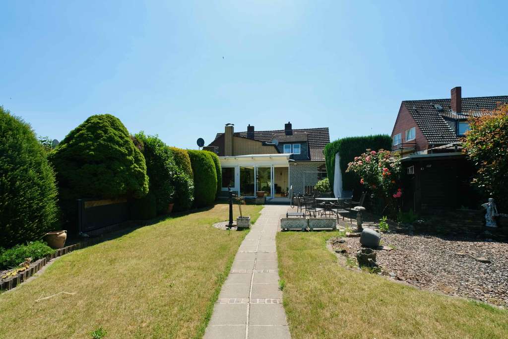 Familienfreundlich wohnen auf großem Grundstück in Reuschenberg