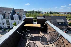 Renovierte 1-Zimmer-DG-Wohnung mit Klimaanlage und Dachterrasse in Düsseldorf-Hamm