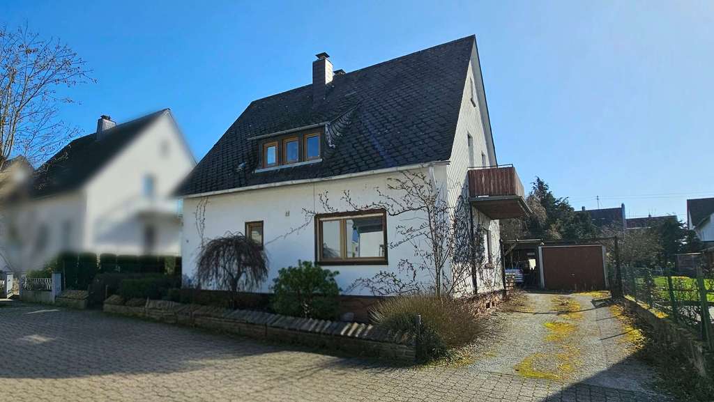 Immobilie in Altweidelbach - Vermietetes Wohnhaus mit großem Grundstück in ruhiger Wohnlage von Simmern im Hunsrück - Bild 1