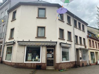 NEUER PREIS ! Wohn- und Geschäftshaus mit 2 Ladenlokalen und 2 Wohnungen in Merzig zu verkaufen!