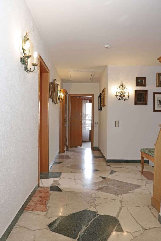 Immobilie in Nußdorf - Einfamilienhaus auf sonnigem Eckgrundstück in Sondermoning direkt bei Chieming am Chiemsee - Bild 3