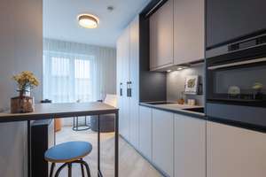 Smart Living! Luxus-Studio mit maßgeschneiderter Möblierung | verfügbar ab sofort! – Mindener Straße 102-110, 40227 Oberbilk, Düsseldorf – Vorschaubild 3