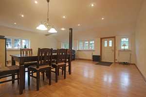 * Reetgedecktes Einfamilienhaus *
Garten * Vollbad * Terrasse* 2 Garagen * u.v.m * – Hamburg – Vorschaubild 4