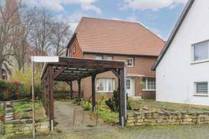 Gemütliches Fachwerkhaus mit vielen Optionen dank Ausbaureserve in Vorstadtlage – Peine (Kreis) – Vorschaubild 1