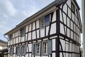 Charmantes Fachwerkhaus mit vermietetem Hinterhaus in Oberkassel zu verkaufen – Zipperstr. 20, 53227 Oberkassel, Bonn – Vorschaubild 2