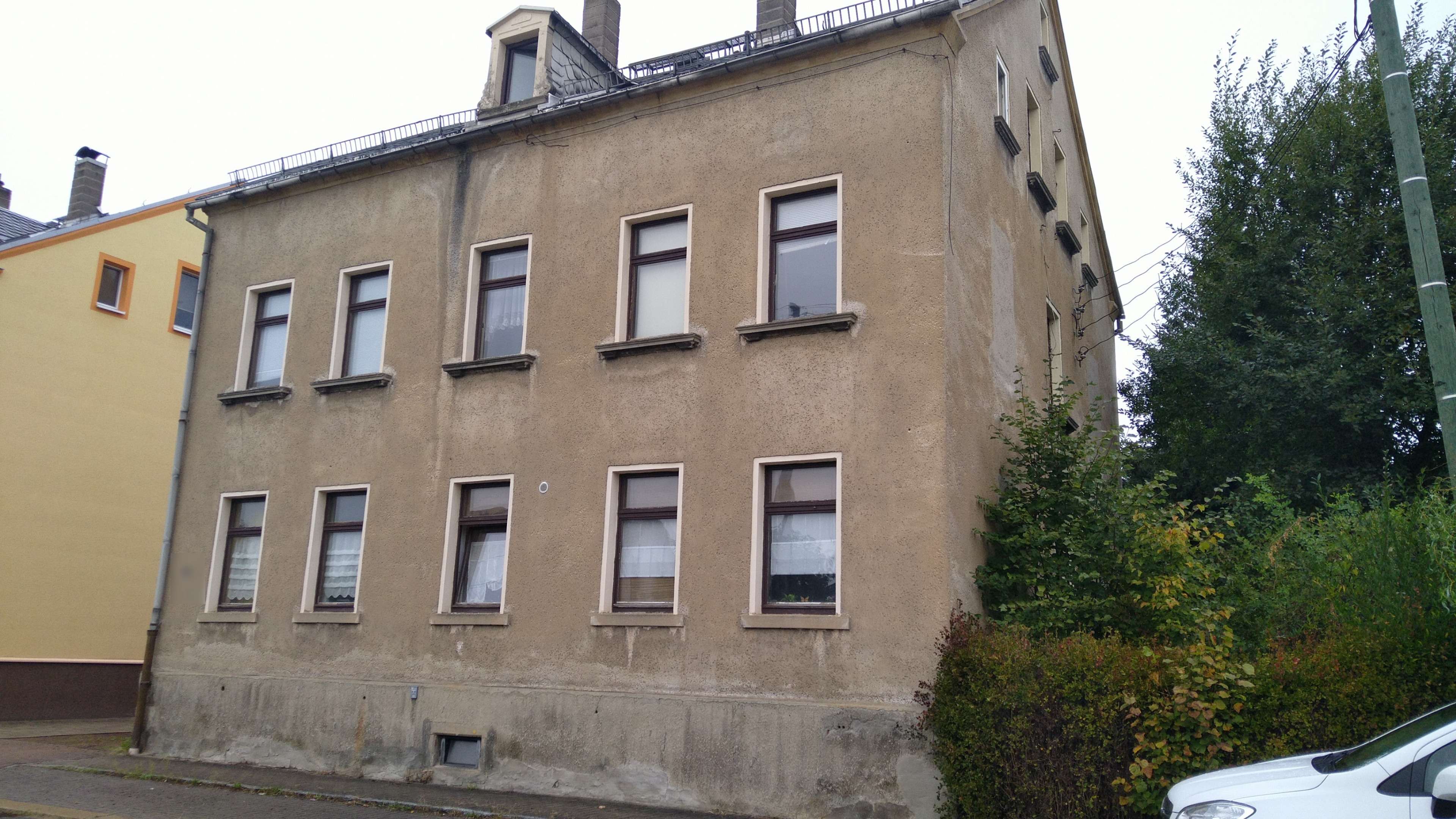 Mehrfamilienhaus in Oelsnitz - teilweise vermietet zum Modernisieren, Erzgebirgskreis – Bild 1