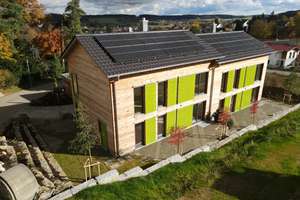 Erstbezug: DHH in Krumbach mit gehobener Ausstattung in naturnaher, ruhiger Stadtrandlage – Babenhauser Straße 95, 86381 Krumbach (Schwaben) – Vorschaubild 2
