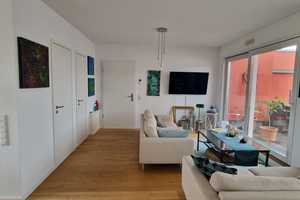 Charmante lichtdurchflutete Penthousewohnung mit zwei Dachterrassen und Einbauküche – Köln – Vorschaubild 1