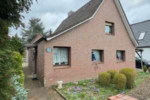 Kleines Einfamilienhaus mit großem, ruhigem Garten