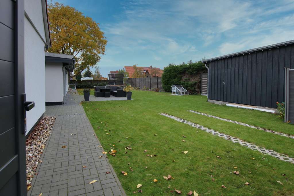 Immobilie in Ribnitz-Damgarten - einzugsfertige, moderne Doppelhaushälfte mit familienfreundlich angelegtem Garten - Bild 2