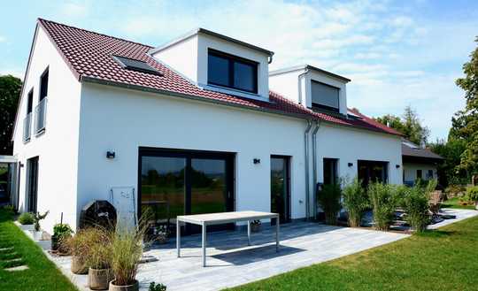 Familienfreundliche Doppelhaushälfte mit großem Garten