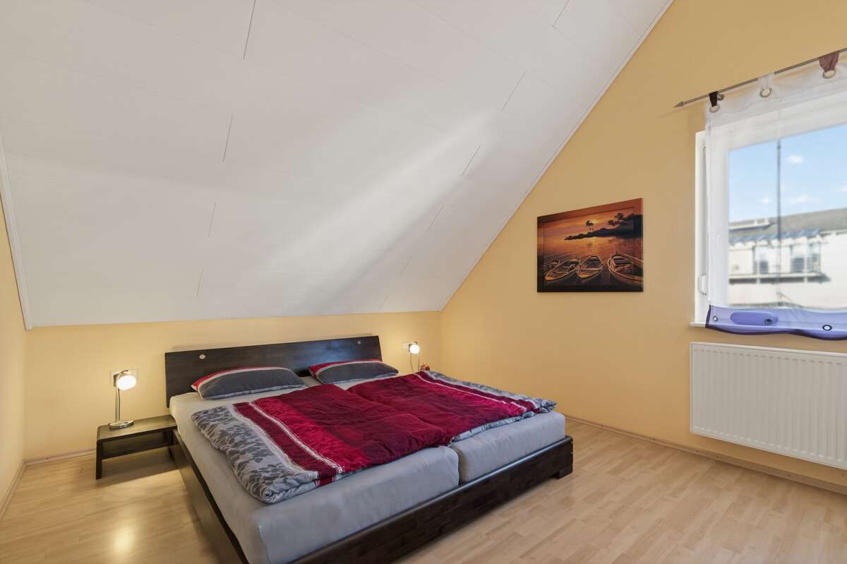 Immobilie in Straubenhardt - Ihr Familienzuhause in Ottenhausen - Gepflegtes Einfamilienhaus mit großer Terrasse - Bild 2