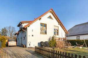 Massiv gebautes KfW-70-Haus mit 5 Zimmern, hohem Wohnkomfort und schönem Garten