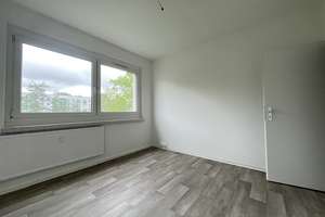 Frisch sanierte Wohnung mit Balkon und Spielplatz – Ideal für kleine Familien – Dr.-Salvador-Allende-Straße 254, 9119 Kappel, Chemnitz – Vorschaubild 3