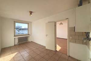 Geräumige 2-Zimmer-Dachgeschoss-Wohnung im Herzen von
Aachen – Die vollständige Adresse der Immobilie erhältst du vom Anbieter., 52066 Frankenberg, Aachen – Vorschaubild 4