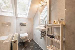 traumhafte Dachgeschosswohnung in Loschwitz mit Blick über Dresden (Balkon, 2 Stellplätze) – Die vollständige Adresse der Immobilie erhältst du vom Anbieter., 1326 Loschwitz/Wachwitz, Dresden – Vorschaubild 12