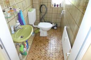 KIEL-HOLTENAU: Großzügige und freiwerdende 4,5-Zimmer-Wohnung über 2 Ebenen mit Loggia und Carport – Immelmannstraße 13, 24159 Holtenau, Kiel – Vorschaubild 9