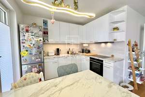 Lichtdurchflutete 3-Zimmer-Wohnung mit großzügiger Loggia und zwei Bädern – Die vollständige Adresse der Immobilie erhältst du vom Anbieter., 81245 Neupasing, München – Vorschaubild 4