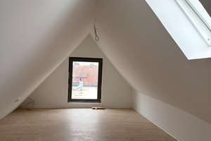 Großzügige 5-Zimmer-Wohnung mit Dachgeschosszimmer, 2 Bäder und großem Keller in Wöllstadt

 – Paul-Hallmann-Straße  6, 61206 Wöllstadt – Vorschaubild 3