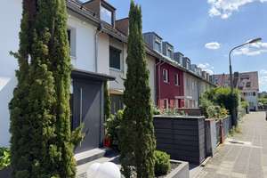 Renovierungsbedürftiges Reihenmittelhaus in sehr guter Wohnlage, 1 Garage, 90491 Nürnberg – Die vollständige Adresse der Immobilie erhältst du vom Anbieter., 90491 Schoppershof, Nürnberg – Vorschaubild 3