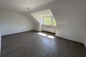 Frisch renovierte Dachgeschosswohnung! – Stephanstr. 1, 40599 Reisholz, Düsseldorf – Vorschaubild 9