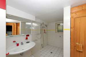 Große Altbau-Erdgeschosswohnung mit Garten, Veranda, Garage, Wellnessbereich, großen Hobbyraum – Essen – Vorschaubild 9