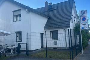 Doppelhaushälfte im schönen zentralen Raunheim – Die vollständige Adresse der Immobilie erhältst du vom Anbieter., 65479 Raunheim – Vorschaubild 1