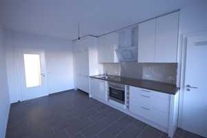 Stilvolle, vollst. renovierte 2-Zimmer-Wohnung mit Wohnküche und Balkon – Yorkstraße 1, 40476 Düsseldorf – Vorschaubild 3