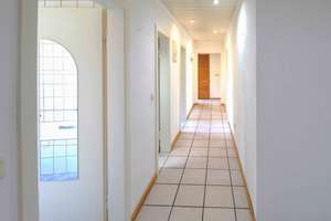 Helle 4-Zimmerwohnung mit Balkon in ruhiger Lage in Mönchengladbach-Wickrath – Die vollständige Adresse der Immobilie erhältst du vom Anbieter., 41189 Wickrath-Mitte, Mönchengladbach – Vorschaubild 2