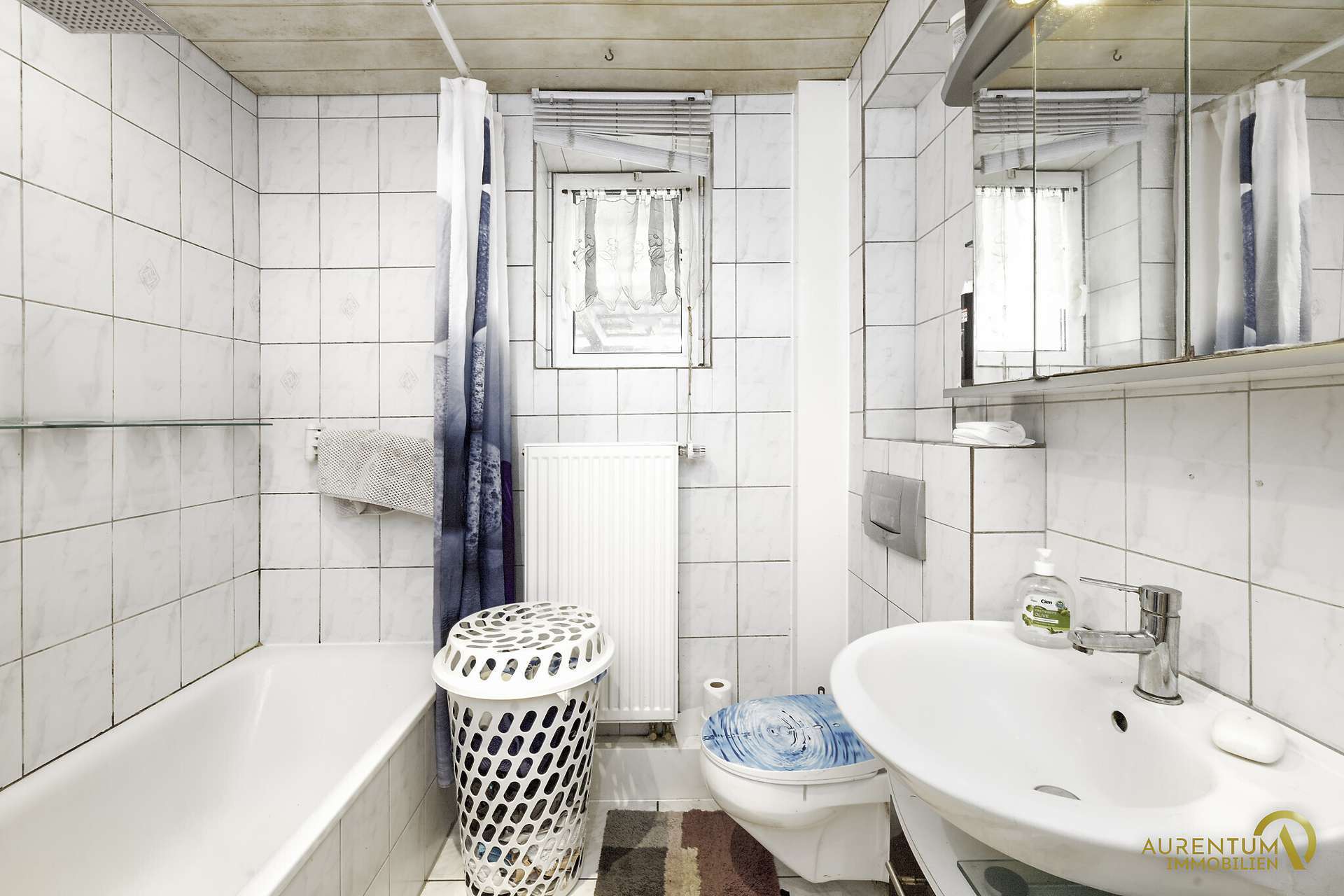 Immobilie in Aiglsbach - Sofort verfügbares Einfamilienhaus mit Garten, neuwertiger Heizung und Garage zu verkaufen. - Bild 2