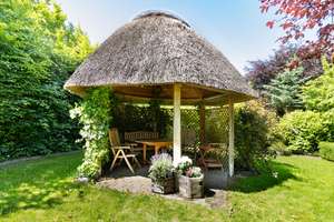 Schleinähe: Gepflegtes Reetdachhaus | Garten | Pavillon | Terrassen | Obstgarten | Nebengebäude – Die vollständige Adresse der Immobilie erhältst du vom Anbieter., 24392 Nottfeld – Vorschaubild 11