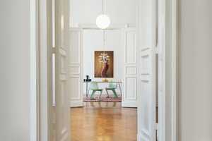 Oranienburger Straße: 5-6 Zimmerwohnung in denkmalgeschütztem Altbau mit vielen historischen Details – Berlin – Vorschaubild 1