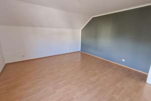 Helle und geräumige 4-Zimmer-Dachgeschosswohnung in Rodgau-Dudenhofen – Die vollständige Adresse der Immobilie erhältst du vom Anbieter., 63110 Rodgau – Vorschaubild 4