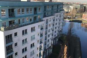 helle und freundliche Wohnung mit freiem Blick und TG-Stellplatz – Dovestr. 11, 10587 Charlottenburg, Berlin – Vorschaubild 1