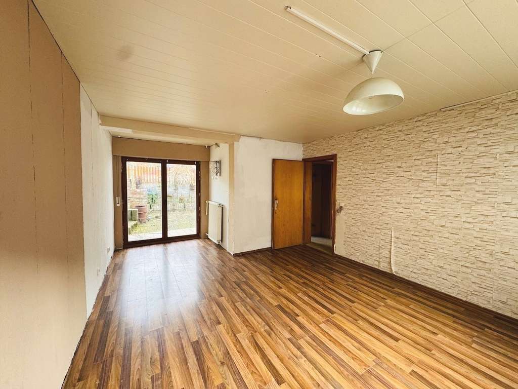 Immobilie in Neuwied - Renovierungswürdiges EFH mit eigenem Garten in ruhiger Wohnlage - Bild 1