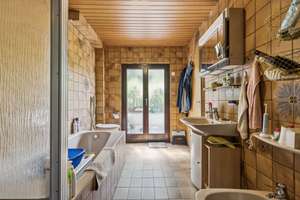 Angeb. flexibl. nutzbares Wohnhaus mit ELW, Garage & großem Sonnengarten – Die vollständige Adresse der Immobilie erhältst du vom Anbieter., 57074 Siegen, Siegen – Vorschaubild 8