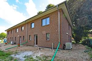 Familienfreundliches Raumwunder: Erstbezug eines modernen RH mit 5 Zimmern in absolut zentraler Lage – Rade 1, 21465 Reinbek – Vorschaubild 2