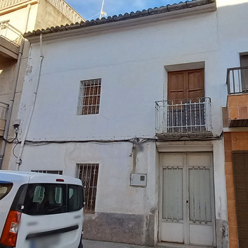 HAUS ZUM RENOVIEREN IN LLOC NOU DE SANT JERONI