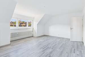 Große und praktisch geschnittene Dachgeschoßwohnung wartet auf neue Bewohner – Die vollständige Adresse der Immobilie erhältst du vom Anbieter., 70188 Ostheim, Stuttgart – Vorschaubild 5