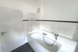 ERSTBEZUG! Sonnige große 3-Zimmer-Wohnung mit gefliestem Balkon und chicer Einbauküche in Kirchheim! – Lavendelweg 8, 85551 Kirchheim bei München – Vorschaubild 25