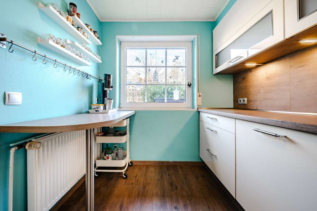 Immobilie in Westoverledingen - Charmantes Reihenmittelhaus mit Sommergarten, Studio im Spitzboden und Terrasse - Bild 2