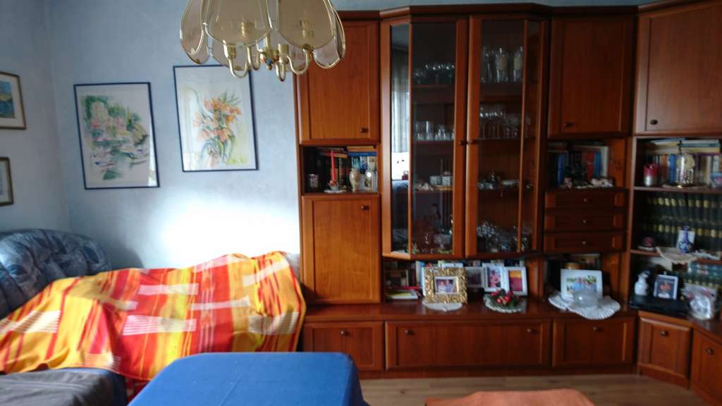 Immobilie in Lingenfeld - Geräumiges Einfamilienhaus mit vielen Nutzungsmöglichkeiten - ideal  für 2 Generationen in Top Lage! - Bild 4