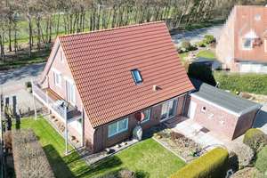Einfamilienhaus mit 2 Wohneinheiten, ca. 136 m² Wohnfläche mit Garage auf ca. 469 m² Eigenland – Die vollständige Adresse der Immobilie erhältst du vom Anbieter., 25761 Büsum – Vorschaubild 1
